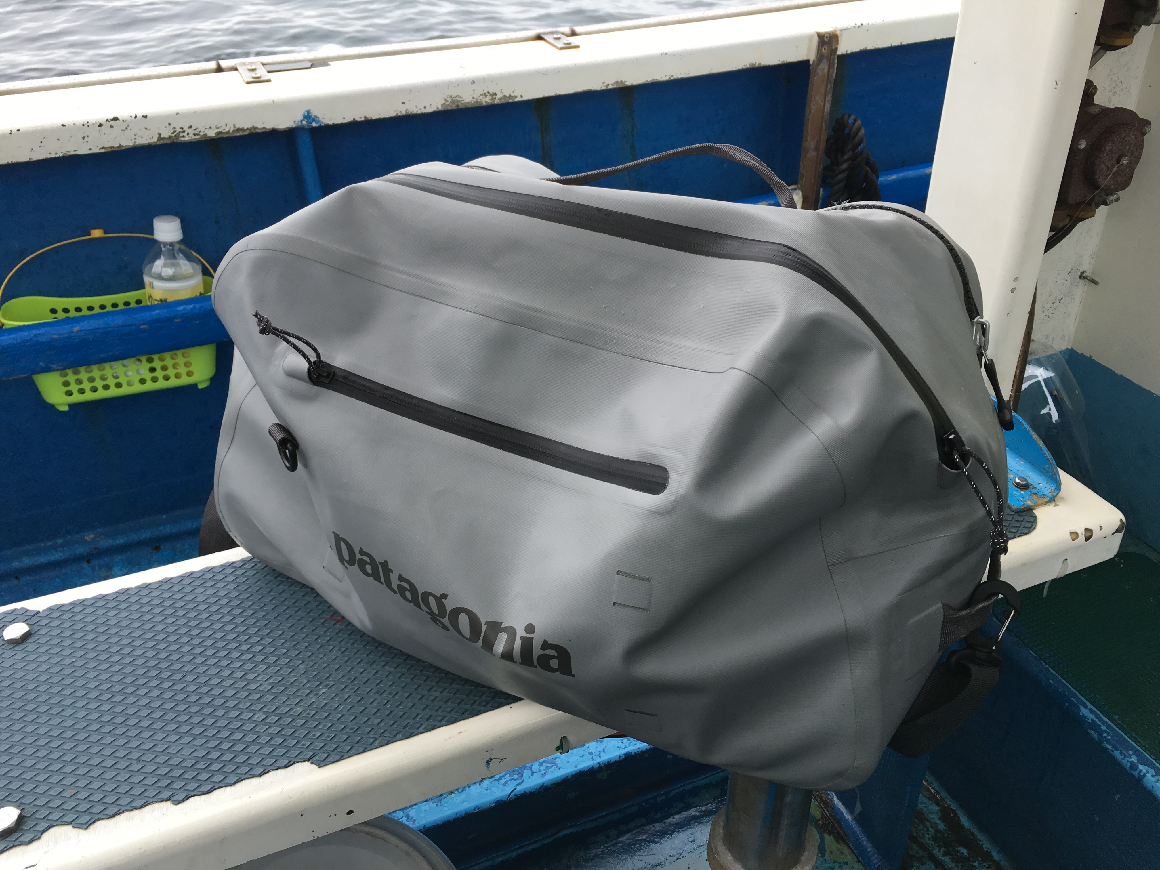 パタゴニア】“ストームフロント”防水バッグ、これ便利。実釣に活躍中。